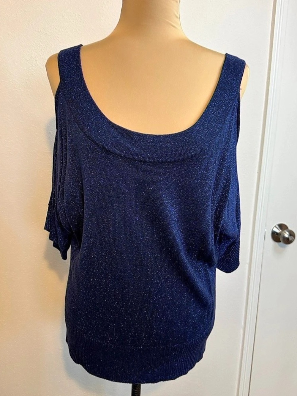 Joseph A Cold Shoulder Knit Top in Blue Large Like New